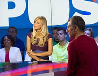 Derrière le poste