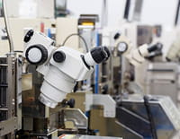 Comment c'est fait : Cordes industrielles, murs végétaux, caméra grand format, pierres précieuses
